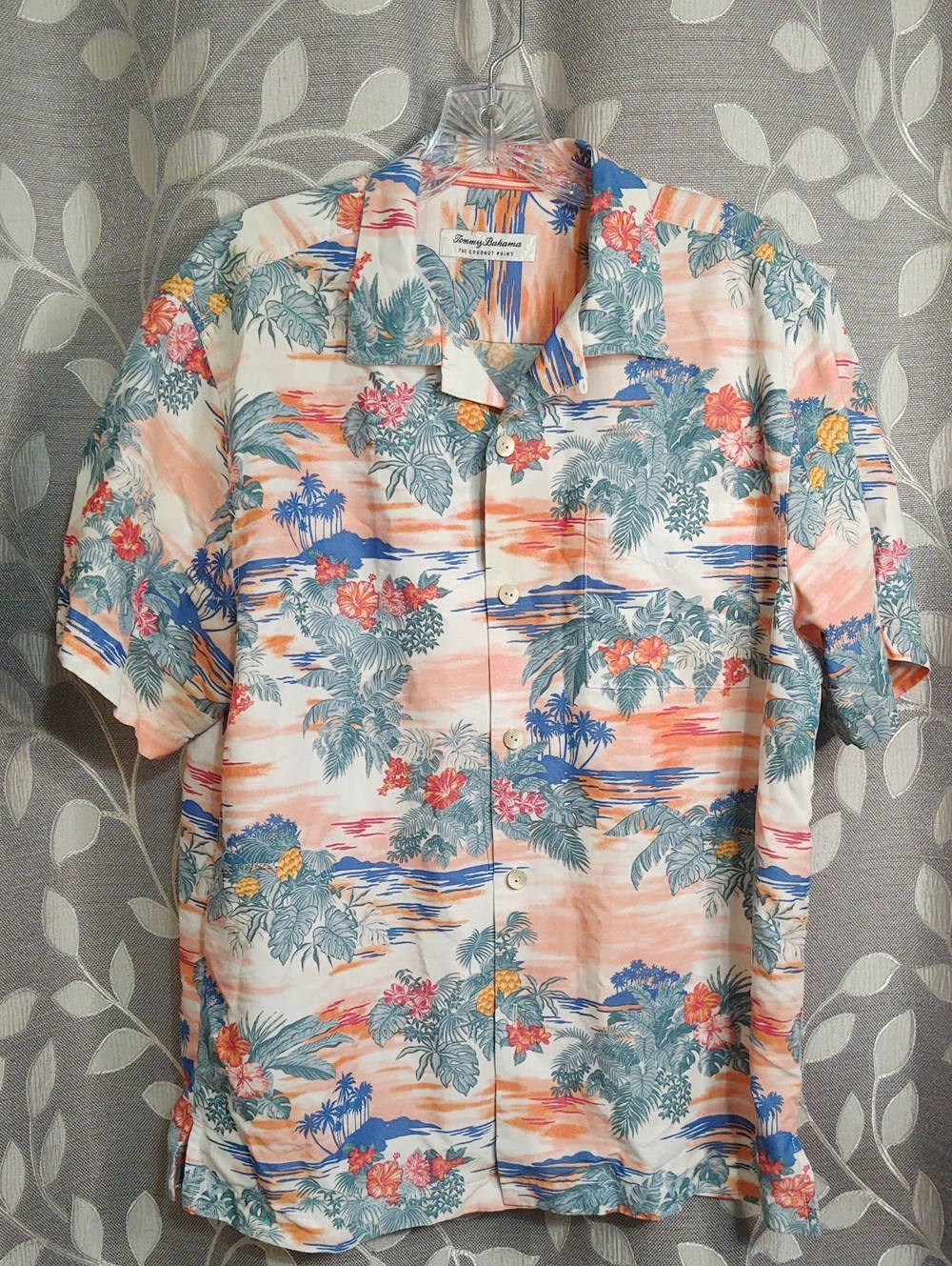 Tommy Bahama Peach Multi Tropical Print Short-Sleeve Button-Up size M